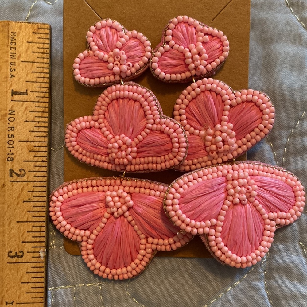 Lightweight earrings. - Picture 2 of 3